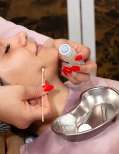 و مرکز زیبایی نشمیل آموزش تخصصی فیشال و پاک سازی پوست در گلسار رشت 6