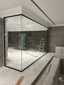 ایران سکوریت فروش و اجرا و نصب پارتیشن شیشه ای و نرده شیشه ای و شیشه سکوریت در تهران آرژانتین