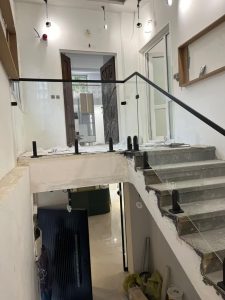 ایران سکوریت فروش و اجرا و نصب پارتیشن شیشه ای و نرده شیشه ای و شیشه سکوریت در تهران آرژانتین