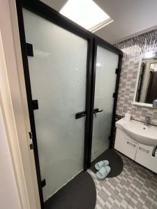 ایران سکوریت فروش و اجرا و نصب پارتیشن شیشه ای و نرده شیشه ای و شیشه سکوریت در تهران آرژانتین