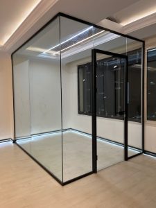 ایران سکوریت فروش و اجرا و نصب پارتیشن شیشه ای و نرده شیشه ای و شیشه سکوریت در تهران آرژانتین