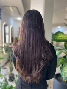 سالن زیبایی موگه بیوتی خدمات کرلی و براشینگ و میکاپ شینیون و بافت مو در چهارراه یافت آباد