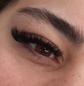 زیبایی مژه لیفت ابرو لیفت مژه در دریاچه چیتگر 4
