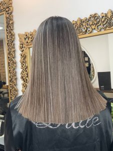 سارا مهدوی کاشت ترمیم ناخن و اکستنشن مژه در خیابان ستارخان