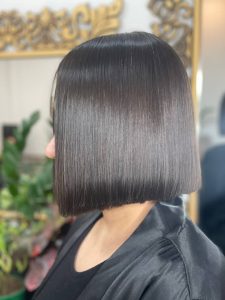 سارا مهدوی کاشت ترمیم ناخن و اکستنشن مژه در خیابان ستارخان 12