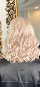 سارا مهدوی کاشت ترمیم ناخن و اکستنشن مژه در خیابان ستارخان 14
