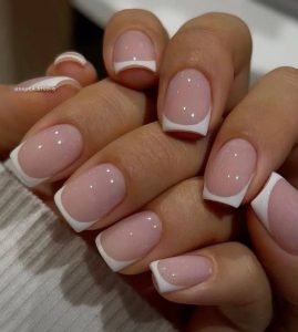 سارا مهدوی کاشت ترمیم ناخن و اکستنشن مژه در خیابان ستارخان 19