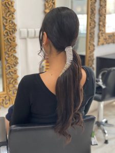 سارا مهدوی کاشت ترمیم ناخن و اکستنشن مژه در خیابان ستارخان 3