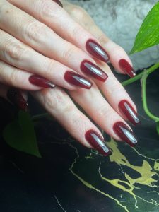 سارا مهدوی کاشت ترمیم ناخن و اکستنشن مژه در خیابان ستارخان 5