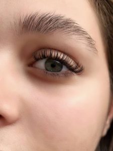 زیبایی سعیده فردوس کاشت لیفت لمینیت مژه در بلوار فردوس صادقیه4 768x1024 1
