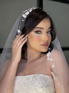 ‏زیبایی ‏رزا ‏بیگی ‏میکاپ ‏شینیون ‏گریم ‏عروس ‏در ‏بلوار ‏اندرزگو 2