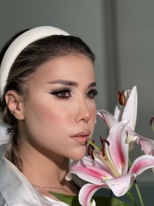 ‏زیبایی ‏رزا ‏بیگی ‏میکاپ ‏شینیون ‏گریم ‏عروس ‏در ‏بلوار ‏اندرزگو 4